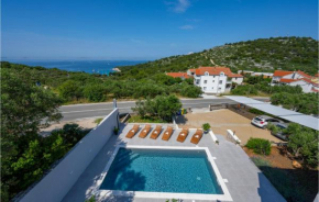 2 Bedroom Amazing Apartment In Murter